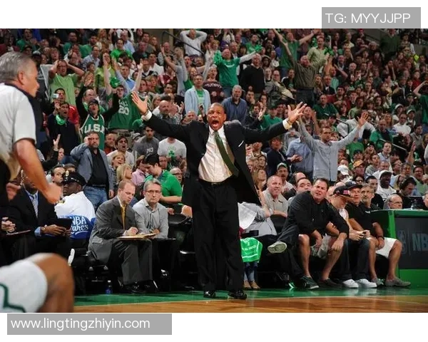 热火与凯尔特人激战第三场全景回顾精彩瞬间与关键时刻分析 热火与凯尔特人激战第三场全景回顾精彩瞬间与关键时刻分析